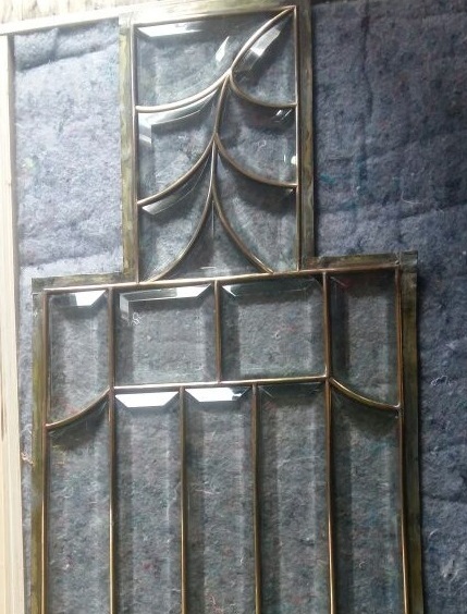 3. Витраж готов и ждет установки в шкафчик