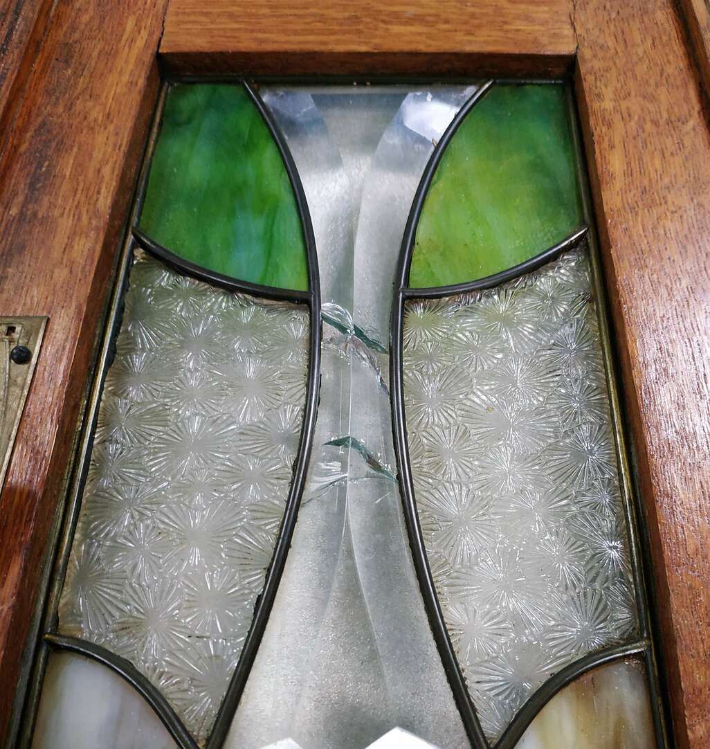 2. Необходимо демонтировать фацетный элемент 