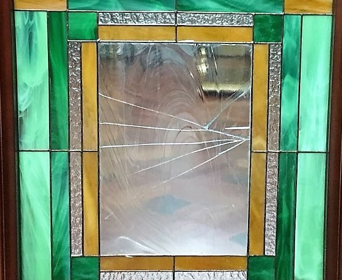 2. Разбитое стекло 