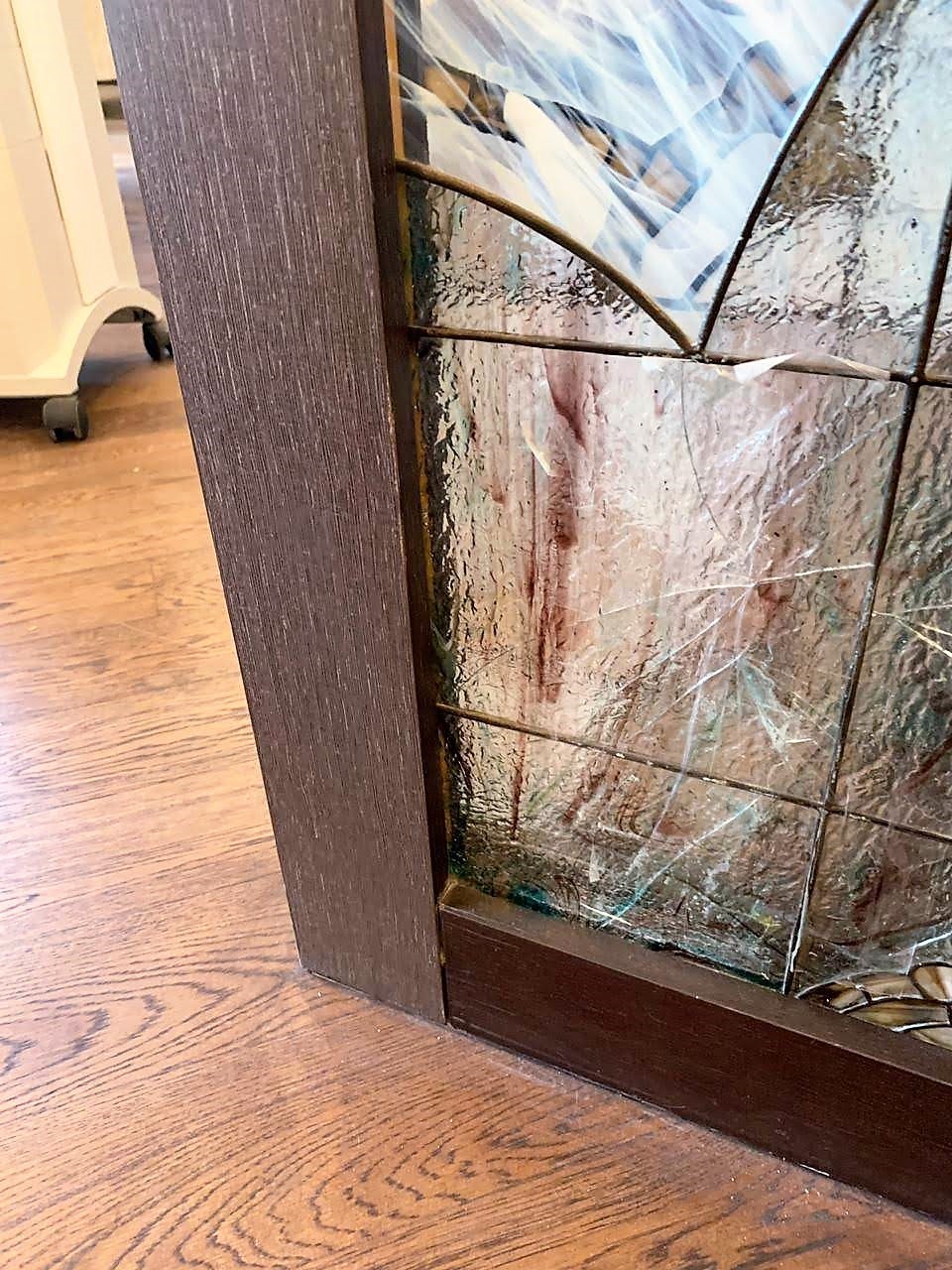 3. Демонтаж витража из двери