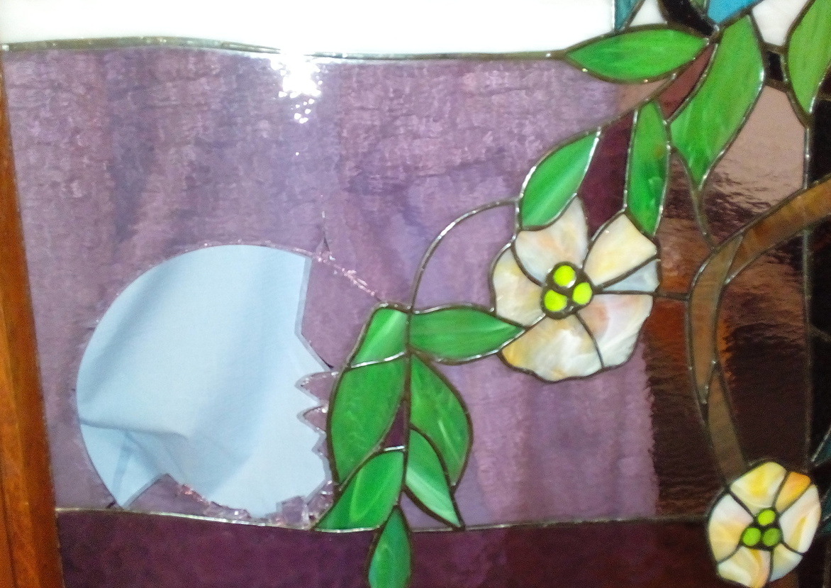 1. Разбитый витраж